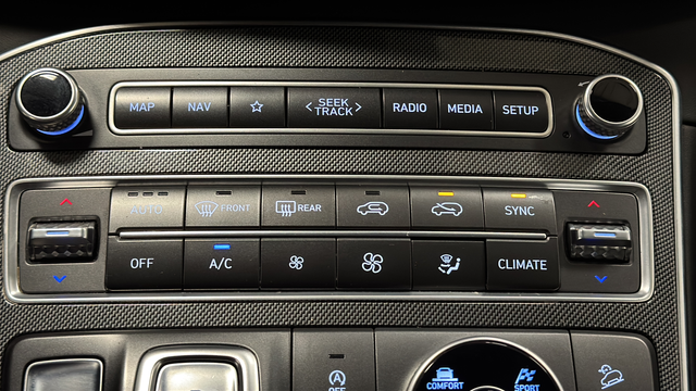 Used 2022 Shimmering Silver Pearl Hyundai SEL image 18