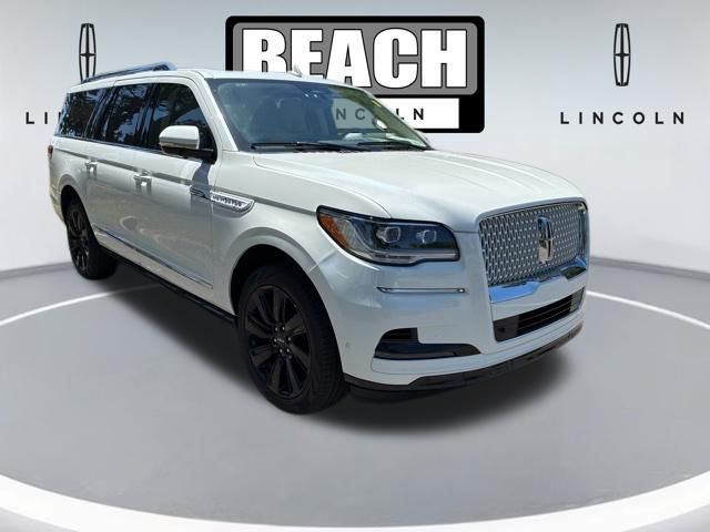 White Metallic 2024 Lincoln Navigator SUV / Crossover Four-Wheel Drive Automatic