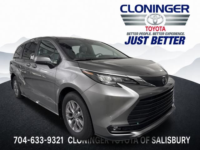 Heavy Metal 2026 Toyota Sienna Minivan Front-Wheel Drive Continuously Variable Transmission
