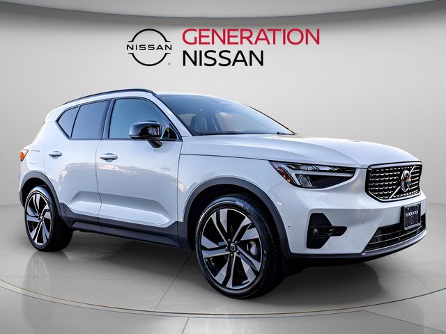 2024 Volvo XC40 B5 Plus Dark Theme AWD