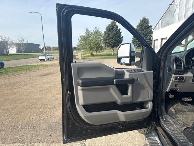 2022 Black Metallic Ford Super Duty F-250 SRW XLT 4X4 Truck