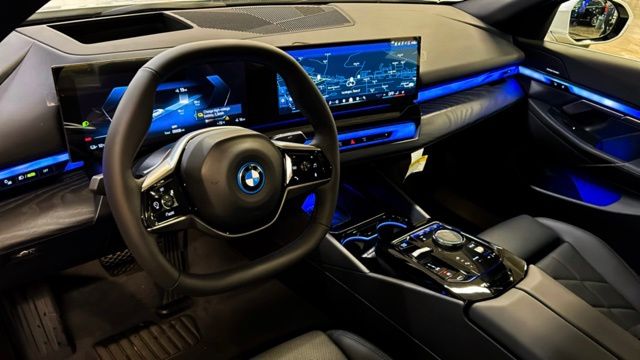 2025 BMW i5 xDrive40 10