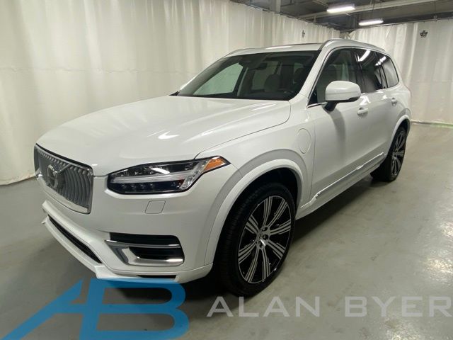  2025 Volvo XC90 T8 Core Bright Theme eAWD   
