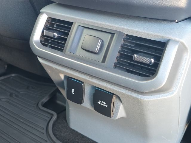 2022 Ford F-150 XLT:B02004