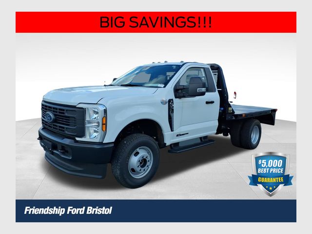 Oxford White 2026 Ford F-350 Super Duty Chassis Pickup Truck Four-Wheel Drive Automatic