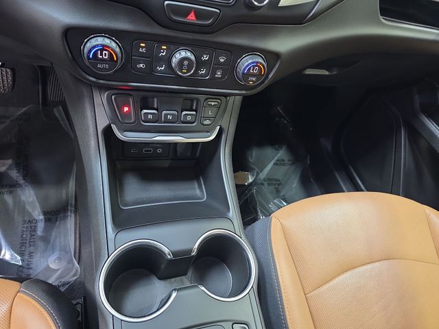 Used 2020 White GMC SLT image 25