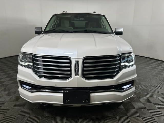 2017 Lincoln Navigator Select 9