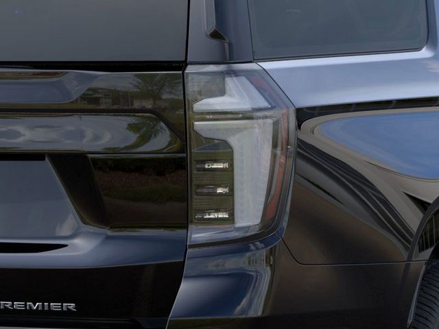 2025 Chevrolet Suburban Premier photo