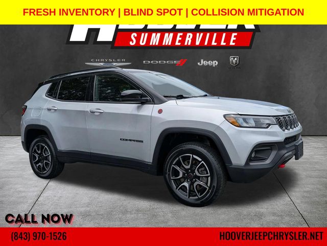 Silver Zynith Metallic Clearcoat 2025 Jeep Compass SUV / Crossover Four-Wheel Drive 8-Speed Automatic