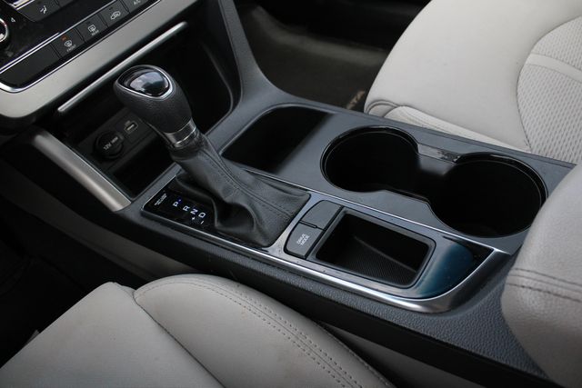 Used 2017 Black Hyundai Base image 15