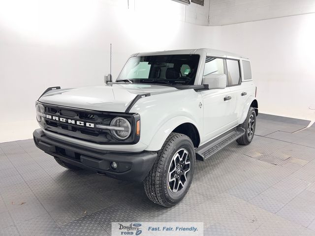 Avalanche Gray 2026 Ford Bronco Outer Banks 4-Door 4WD SUV / Crossover Four-Wheel Drive Automatic