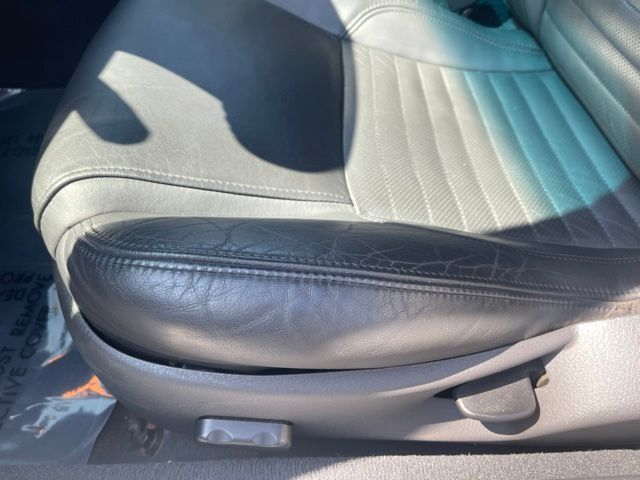 Used 2002  Ford Base image 14