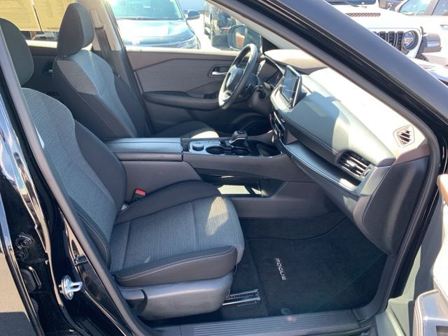 2023 Nissan Rogue SV photo