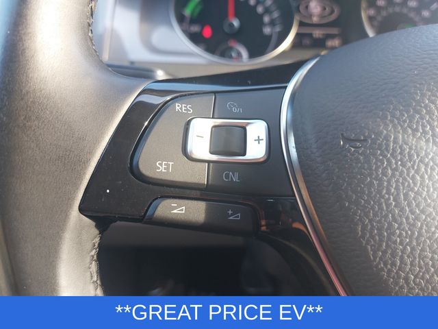 Used 2015 White Volkswagen SEL Premium image 16