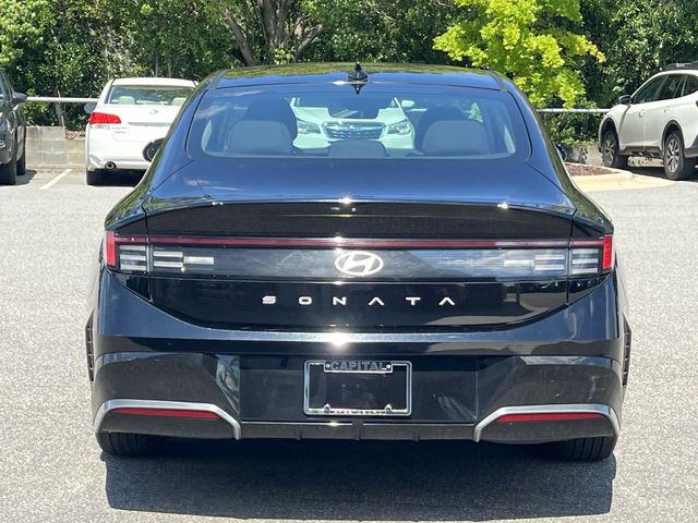 Used 2025 Black Hyundai SEL image 12