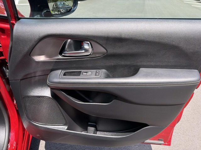 Used 2025 Chrysler Pacifica Van