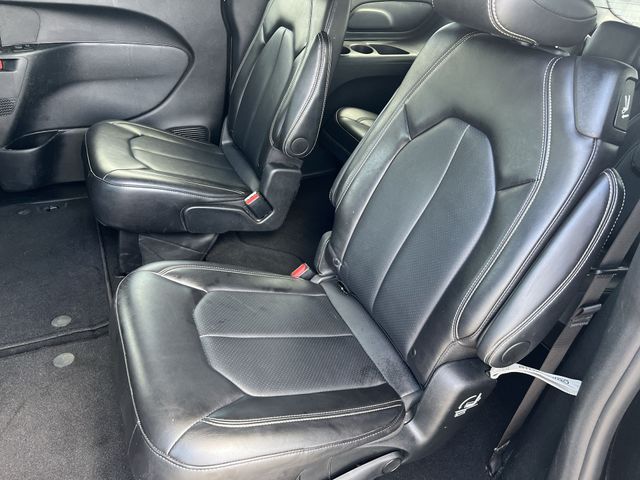 Used 2025 Black Chrysler Select image 36