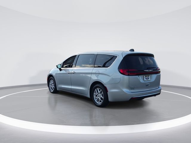 Used 2024 Silver Chrysler Touring L image 6