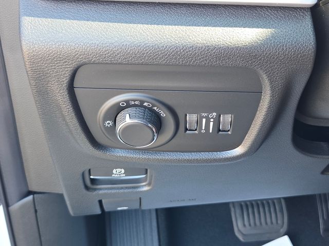 New 2026 White/off-white Jeep Laredo image 27