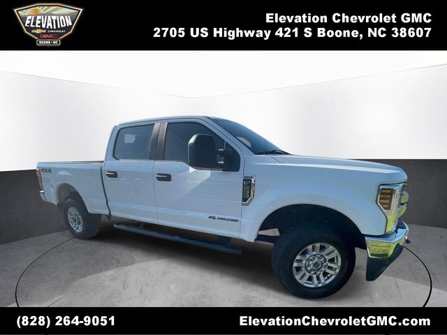 Oxford White 2019 Ford F-250 Super Duty XL Crew Cab 4WD Pickup Truck Four-Wheel Drive 6-Speed Automatic
