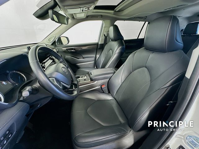 2022 Toyota Highlander Hybrid Limited photo