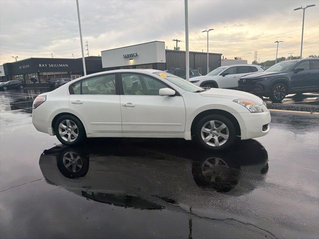 Used 2009 White Nissan 2.5 SL image 4