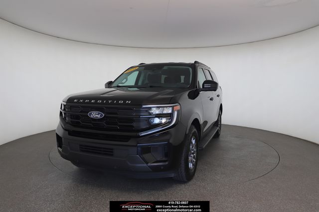 Black Metallic 2025 Ford Expedition Active 4WD SUV / Crossover Four-Wheel Drive Automatic