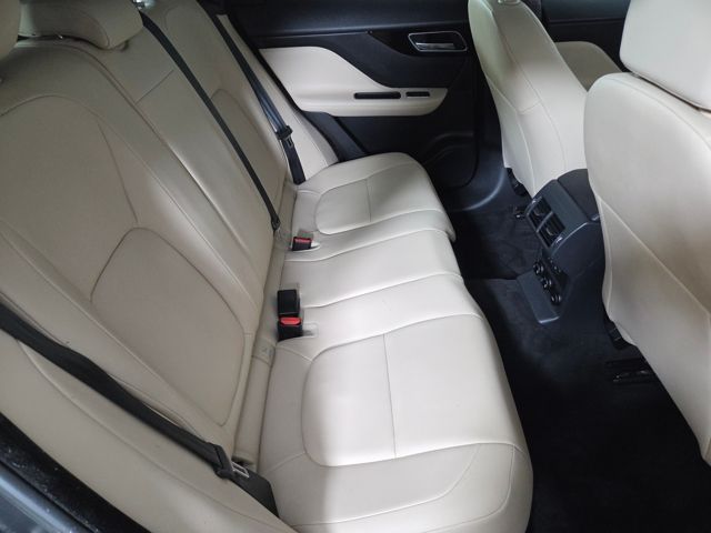 2018 Jaguar F-PACE Premium photo 14