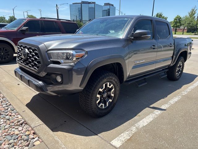 Used 2020 Toyota Tacoma TRD Off Road with VIN 3TMCZ5AN5LM312598 for sale in Kansas City