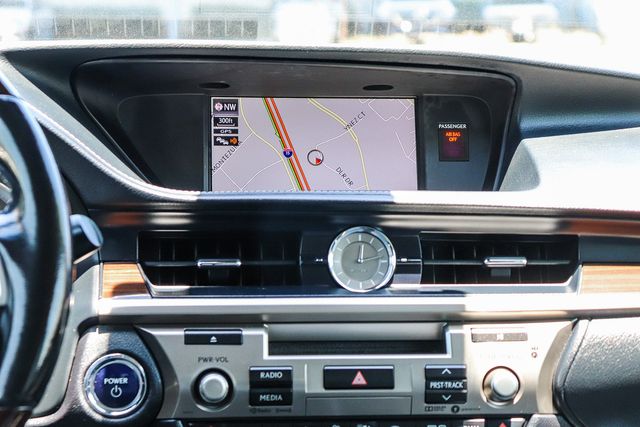 Used 2018 Silver Lexus 300h image 16