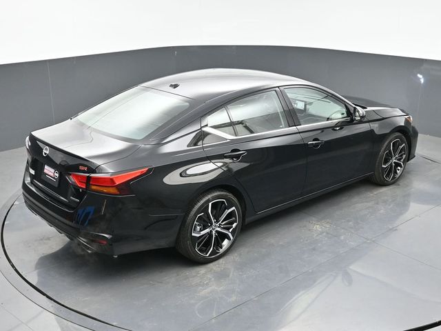 2024 Super Black Clearcoat Nissan Altima 2.0 SR FWD Sedan