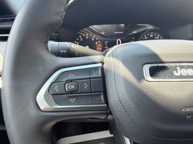 Used 2024 Black Jeep Latitude image 39