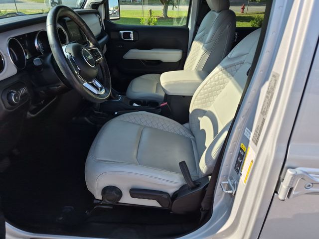 Used 2022 Silver Jeep Unlimited Sahara High Altitude image 14