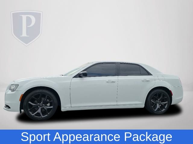 2023 Chrysler 300 Touring 4