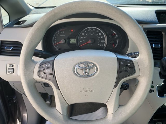 2011 Toyota Sienna LE 8-Passenger photo