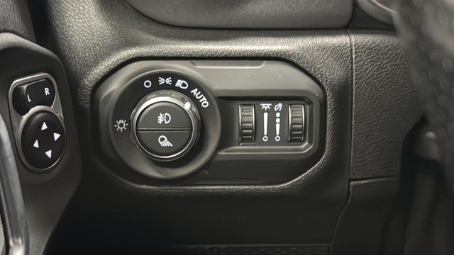 Used 2021 Bright White Clearcoat Jeep Mojave image 30