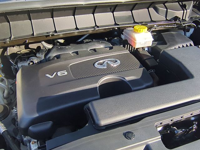 Used 2023 White INFINITI LUXE image 25