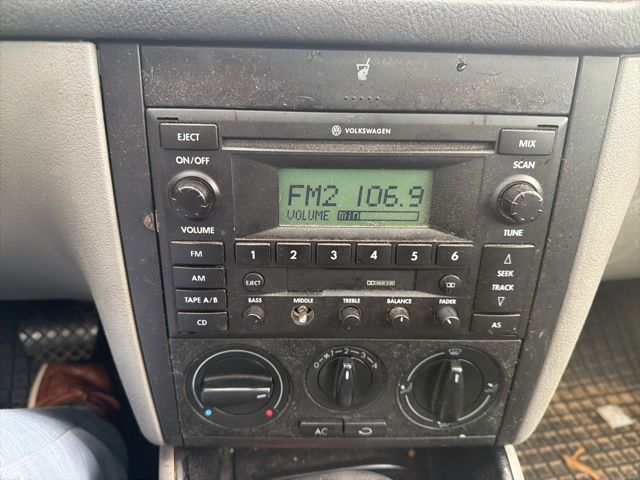 Used 2002 Blue Volkswagen GLS image 19