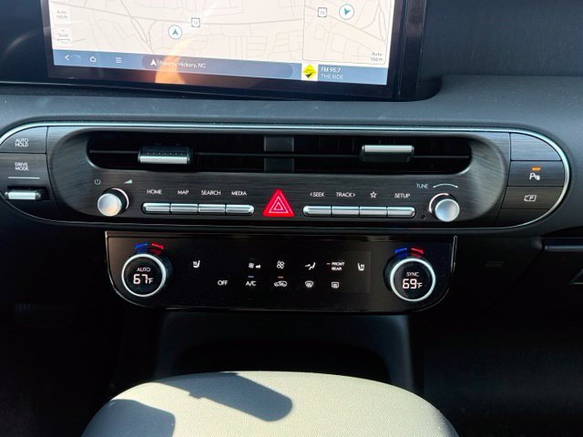 Used 2026 Red Hyundai SEL Convenience image 24