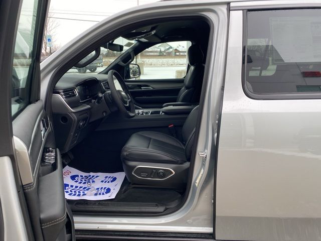 2026 Jeep Grand Wagoneer Limited - Silver Zynith exterior view 11