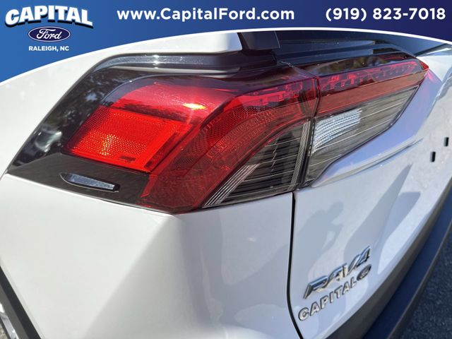 Used 2025 White Toyota LE image 15