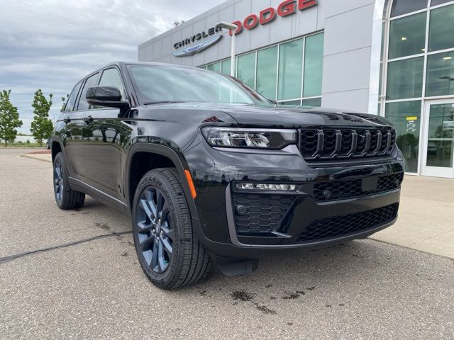 2026 Jeep Grand Cherokee - Diamond Black exterior view 3
