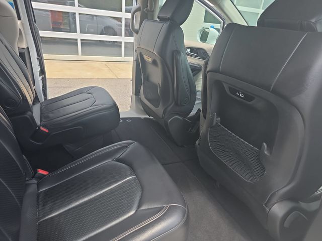 Used 2022 Bright White Clearcoat Chrysler Touring L image 12
