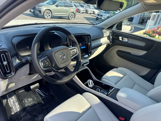 Used 2024 Volvo XC40 SUV