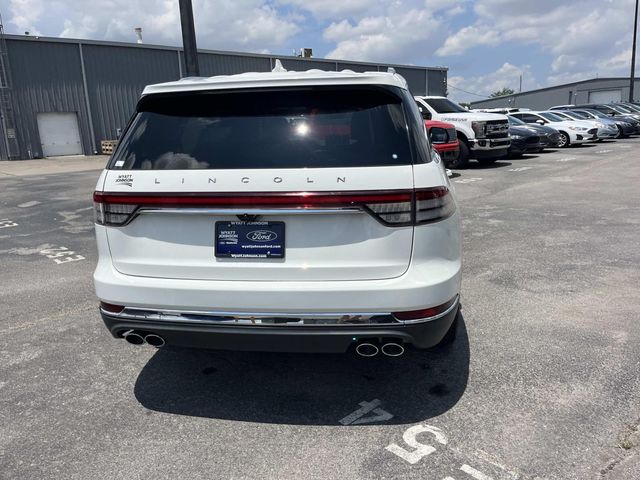 Used 2023 White Lincoln Reserve image 4