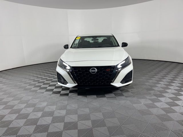 2025 Pearl White Tricoat Nissan Altima 2.5 SR FWD Sedan