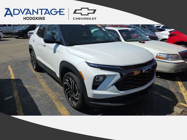 White (Iridescent Pearl Tricoat) 2025 Chevrolet Trailblazer SUV / Crossover Four-Wheel Drive Automatic