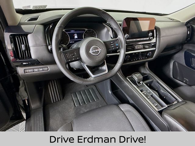 Used 2025 Nissan Pathfinder SUV