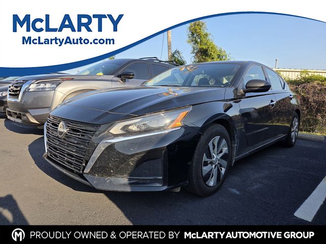 Super Black Clearcoat 2024 Nissan Altima Sedan Front-Wheel Drive Continuously Variable Transmission