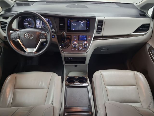 2015 – Toyota – Sienna